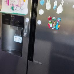 Verkaufen unseren LG Side by Side Kühlschrank.
Eiswürfelspender
Wasserspender
Crusheis

so wie auf den Bildern zu sehen 
Bis zum 13.05.2024 abzuholen,da wir Platz benötigen. 
