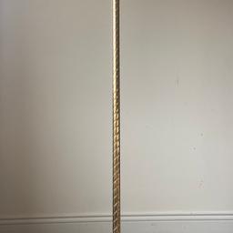 Vintage, Solid Brass Floor Lamp with rope twist design.
130cm tall to top of bulb holder.
Takes bayonet style bulb.