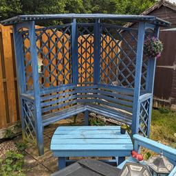 garden arbour in good/great condition 
just needs a paint.
buyer to collect