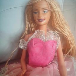 Eine hübsche alte Barbie Puppe..

Keine Garantie keine rücknahme da privat verkauf. Versand möglich kosten drängt der Käufer.