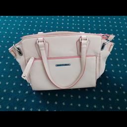 Ladies handbag from NINE WEST
Attractive pretty lining 
has shoulder strap
Only used once so in excellent condition 
FROM SMOKE & PET FREE HOME 
LISTED ELSEWHERE 
COLLECTION B31 OR B32 OR B14