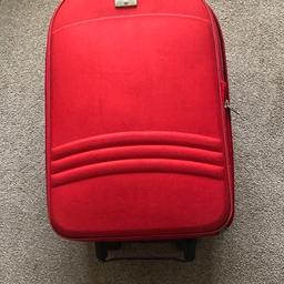 Medium sized  expandable suitcase for sale which is in good condition as it has hardly been used. This case has 2 wheels and a telescopic, push-button handle which will help you glide effortlessly on your travels. At the back of the case is a zipped pocket and a open pocket for storing last minute items. 
Colour: red
Size: H= 25 ins X D= 9.50 ins X W= 18 ins