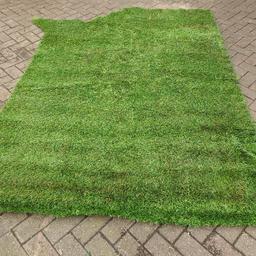 Artificial grass section. Used for short time, no wear.
Has been jet washed, in very good condition. Realistic look.
See photos for dimensions.