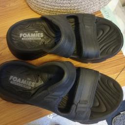 Skechers foamies. Thick wedge slider, size 3. Lightly worn as I don't really wear them.
May delivery locally for fuel.