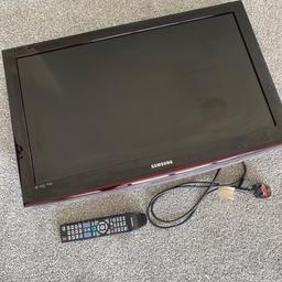 32” Samsung tv, not got table mount so would need to be wall hung. Free view only, NOT a smart tv ( would need fire stick for this). With remote and power lead