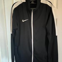 Men’s medium Nike tracksuit top. Excellent condition.

£12

Collection from Heanor or can deliver locally for fuel cost