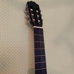 Konzertgitarre (Kirkland Guitars) in sehr gutem Zustand in schwarz glänzend.

Länge: 95cm

Nur an Selbstabholer und abzuholen in Hemsbach.

Ohne Garantie.