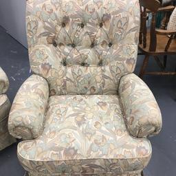 Lovely country cottage 2 seater sofa and 2 armchairs, perfect for a mill cottage. Scotchgard treated. Fire label. Great condition! BARGAIN!!!