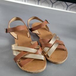 Girls sandles size 1 in good condition