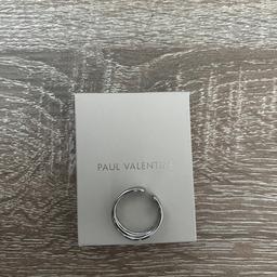 Biete einen silbernen Ring von Paul Valentine.

Neu und ungetragen!

Nichtraucherhaushalt!
Versand und PayPal auch möglich