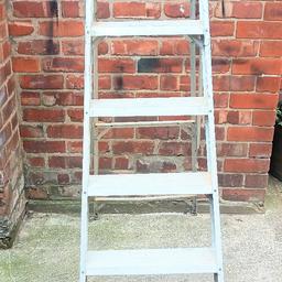 Step ladders £30 
6 rung step ladders height 6ft Excellent condition ready to use
Cash on collection 
Stockport SK8