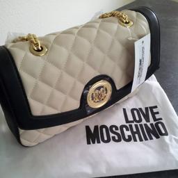 Schöne neue Love Moschino Tasche zu verkaufen, gerne abholen. 
Inklusive Staubbeutel.