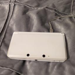 Nintendo 3DS console in ice white. Fantastic condition barely any marks. Holds charge and no issues with the console. Comes with a stylus but no memory card. Can be modded if you want for £25. Ask about bundling with games or a case. Game shown is not included. Offers welcome and will post or you can collect.
