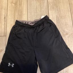 Men’s size M sport under armour shorts pockets pick up