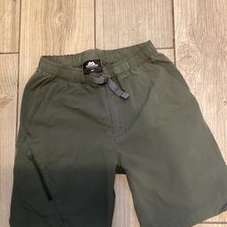 Like new size 30 waist mountain equipment shorts zip on front pockets pick up
