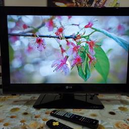 32" LG LED Full HD tv,freeview,remote control,hdmi ports,usb ports,great fully working condition!Not smart tv but selling it with smart tv box(please see photos for available apps)!Can deliver if local!Thanks! 

Please see my other adverts here!Thanks!