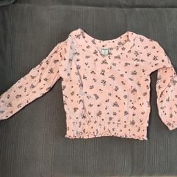 verkaufe Bluse (getragene, in gutem Zustand für kleine Prinzessinnen

Größe: 110
Farbe : alt-rose 

Selbstabholung in Innsbruck
Privatverkauf: keine Garantie

Sieh dir auch meine anderen Produkte an 😃