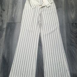 Zara Womens Trousers Ling - New Collection Cream With Navy Striped .Size uk : XS / Very long legs 
Brand New With Tag
