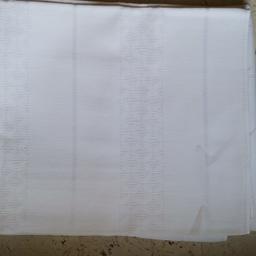 Verkaufe eine weiße unbenutze Tischdecke 1,49 x 0,60 mtr

Muster siehe Foto

Kann gegen Porto auch versandt werden.

Privatverkauf, keine Rücknahme, keine Garantie