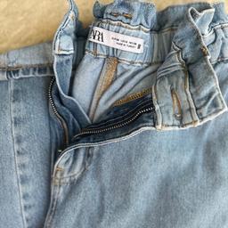 Neuwertige Baggy Jeans von ZARA aus der Aktuellen Kollektion

Marine-Blau