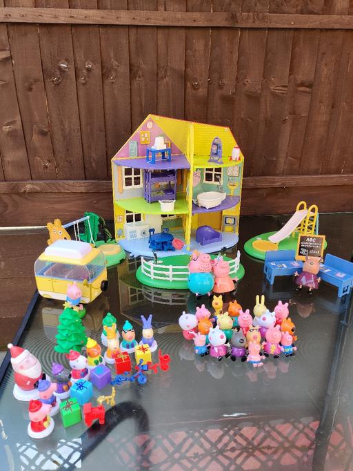 Buy & Sell East London Millwall - East London - Photos for Peppa Pig bundle