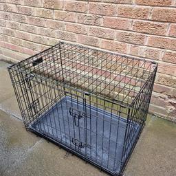Dog crate cage Medium size check last pic for measurements
2 doors
Plastic floor which can be removed
Can deliver for fuel