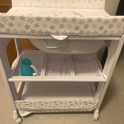 Savannah bath changer. Has drawers and a bath tub with jug. Hardly used. Changing mat also