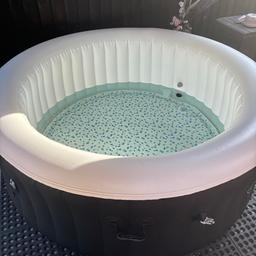 Black Lazy Spa Miami
Used with slight discolouration to inside
Pump has discolouration also and needs a small leak fixing
Inflatable lid needs new inflatable
Other than minor fixes is still in good condition with all accessories
Also comes with the thermal cover