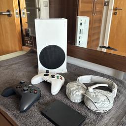 🎮 Xbox Series S Bundle 🎮
All Items Like new or Unused 🆕
Can sell items individually if needed
Console like new 🖥️
Headset unused 🎧
Comes with bundle: —>
Xbox Series S
x1 Microsoft Wireless Controller
x1 Microsoft Wired Controller
TurtleBeach Wired Headset
2TB SeaGate Xbox Expansion Card
Vertical Xbox Stand

Ideally Collection Barnsley