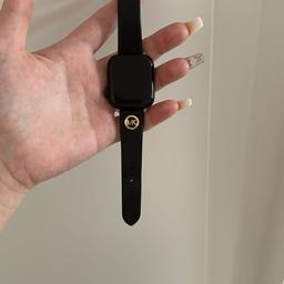 Apple Watch SE (40mm) kaum benutzt mit Michael Kors Armband . Original Armband ist noch vorhanden. 

Bei Fragen oder Interesse gerne melden .