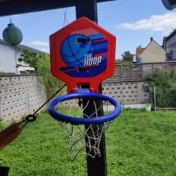 Basketballkorb: einfach zum befestigen in einem super Zustand . Gegen Aufpreis Versand auch möglich.
