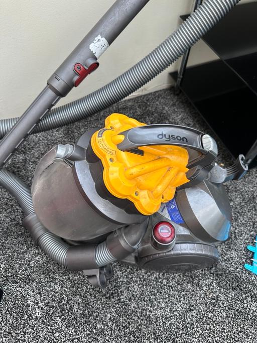 Buy & Sell West Midlands Birmingham - Photos for Dyson vacuum for parts