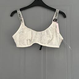 New with tags
Wireless bra
Cream/white colour