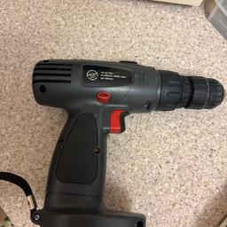 Drill with 1 battery, makita charger and a makita carry case.

Battery is abit sluggish but still works for household environment, would benefit from a new battery.

Makita carry case is not pictured but is on my page separately but will be included in this sale.