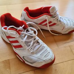 Schuhe befinden sich in einem sehr guten Zustand. Von Adidas Adituff  ,Gr.38. In weiß rot.
Wurden sehr sehr selten getragen,wie Neu. Siehe Sohle. 

Bei Fragen gerne melden. Privatverkauf, keine Rücknahme oder Garantie.