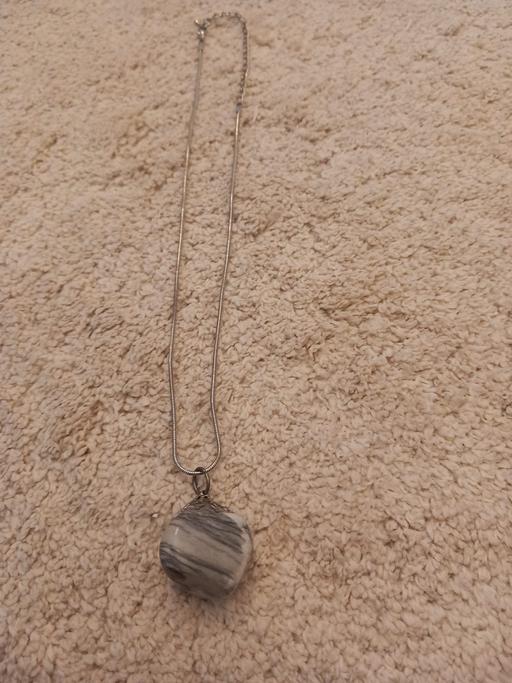 Buy & Sell Surrey Guildford - Photos for Grey stone pendant necklace