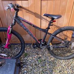 Girls mountain bike
Black and pink
Shimano gears 21 gears
Disc breaks
Quick release wheels
24 inch wheels
Approx 6 years upwards
Very good condition