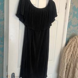 Ladies off the shoulder dress in black size 1Xl fits up to a size 18 in a lovely pleated material which doesn't crease absolutely gorgeous lovely length