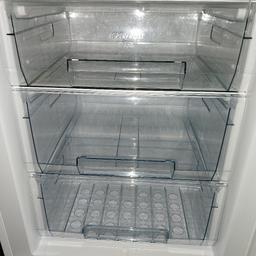 Kühlschrank mit Gefrierfächern von Priveleg Kühl und Gefrie Kombi einzelt regulierbar mit Temperatur kann separat abgestellt werden selbstabtauend.nur an selbstabholer.tel: 05361 8988793