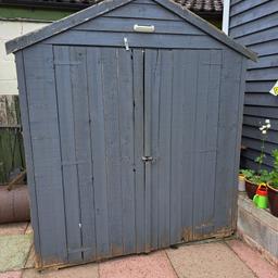 Usable small double door garden shed with some spare slats, good roof and felt, i will dissmantle and do my best to keep the felt attached as it is not old,`  i can possibly arrange local delivery for a small fee .