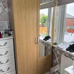 Great quality double wardrobe with drawers and shelf at the top 
Needs dismantling
