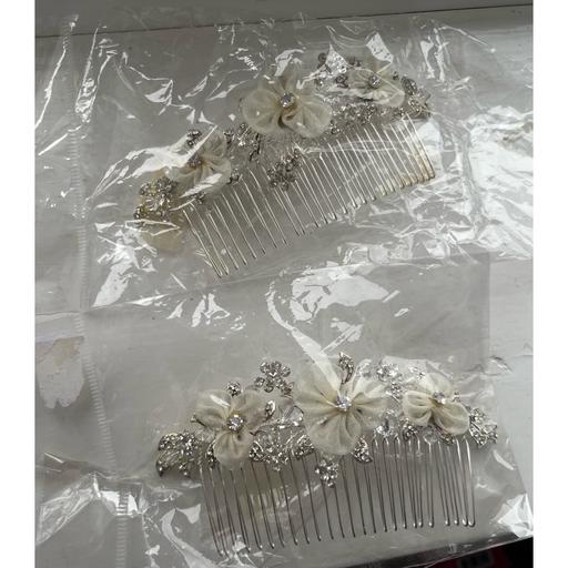 Buy & Sell Surrey Epsom and Ewell - Photos for White and silver floral hair grip bridal