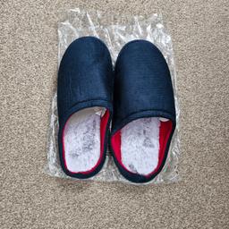 MENS BRAND NEW SLIPPERS NEVER WORN 
SIZE 10/11