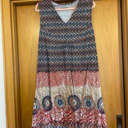 Zum Verkauf steht dieses bunte Sommerkleid von „Cotton Green by Peter Hahn“.
Größe 46 laut Etikett, eng geschnitten (siehe Bild mit Achsel zu Achsel-Maß).
100% Baumwolle.

Versand ist bei Kostenübernahme möglich.