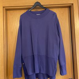 Zum Verkauf steht dieser tolle Pullover in der Farbe lila. Er ist in Größe 46 und von der Marke „Margittes“. Seitlich hat er Druckknöpfe.

100% Baumwolle.

Versand ist bei Kostenübernahme möglich.