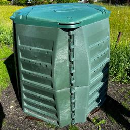 Garantia Komposter Thermo Star
600l 

Haben 2 gekauft und brauchen doch nur einen. Auf dem einen Foto siaht man unseren zusammengebaut :-) 

Garantie/Rechnung vorhanden