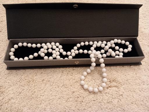 Buy & Sell Surrey Guildford - Photos for Vintage, white, plastic, beaded necklace