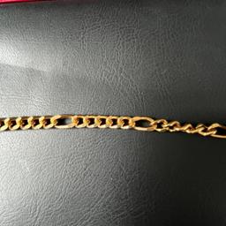 18k gold plated figaro chain in good clean condition. Hallmarked “777”. 18” length 0.8cm thick. Happy to post at buyers cost.
