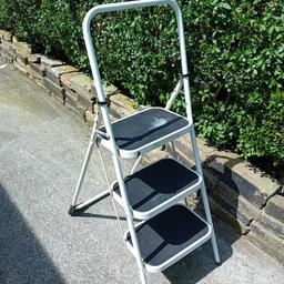 3 Step Ladder on a white metal framework with black rubber steps 
Has some rust as well used and been kept in garden however does not affect the use of in any way and still in overall good usable and fully working condition 

Postcode for collection is bd2 4bs  - Just off Queens Road Bradford 2 area

Delivery requests will incur a extra charge of minimum £10 plus