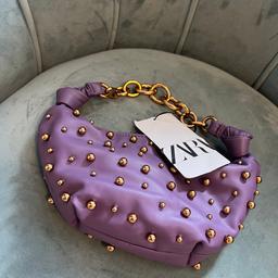 Kleine Tasche von Zara

Farbe violett

Zustand neu mit Etikett

Versand möglich muss aber vom Käufer selbst bezahlt werden